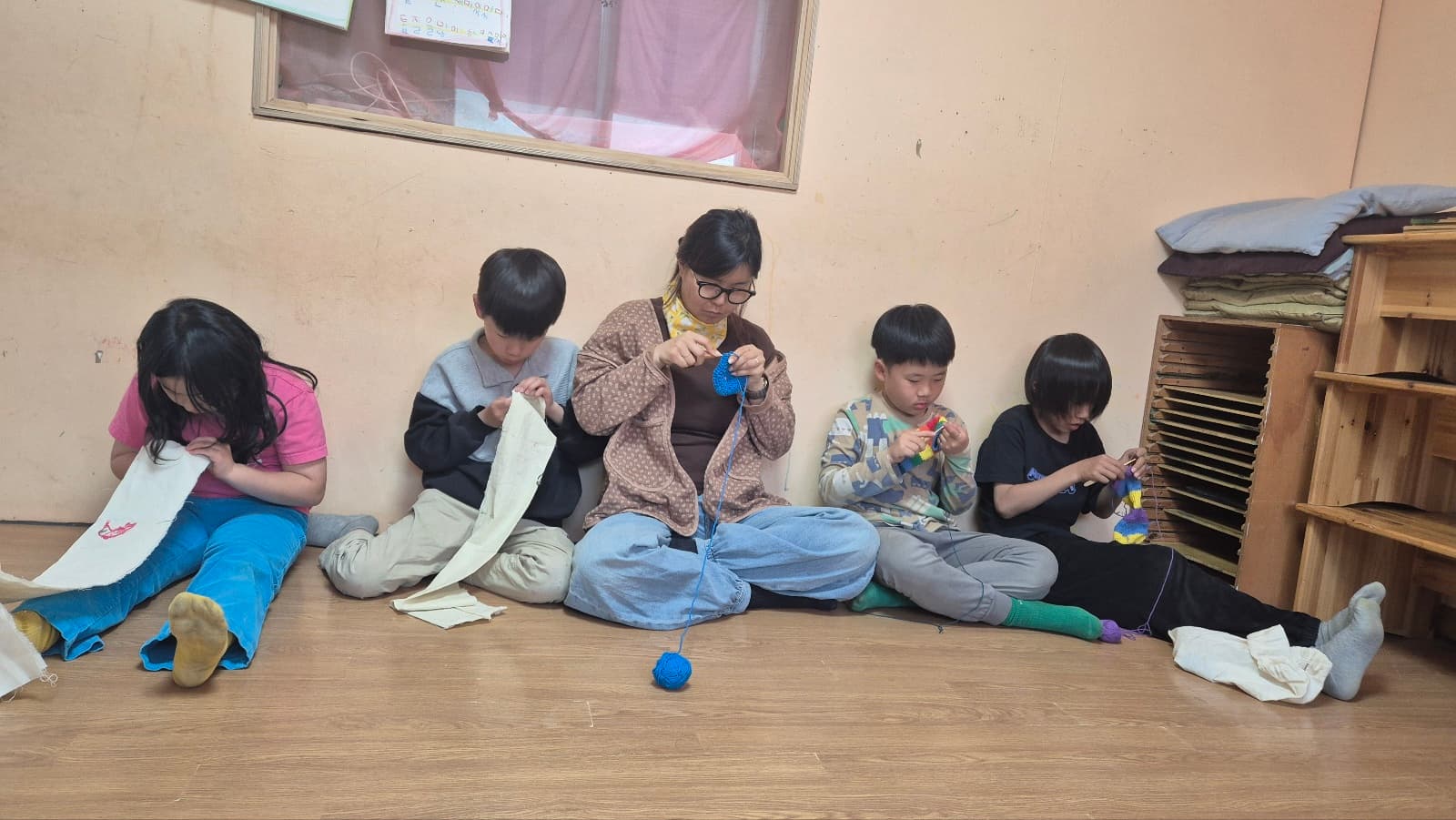 손과 발로 사방을 두드리는 오후의 가지공부